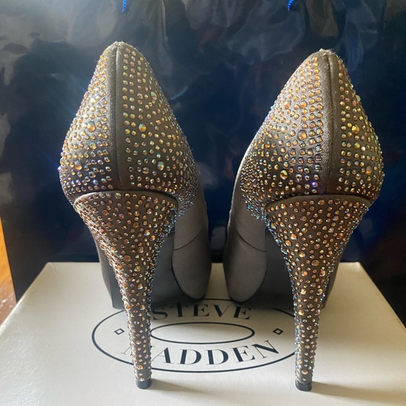 Steve Madden Size 8 Grey Satin Open-Toe Platform Heel - Picture 3 of 4